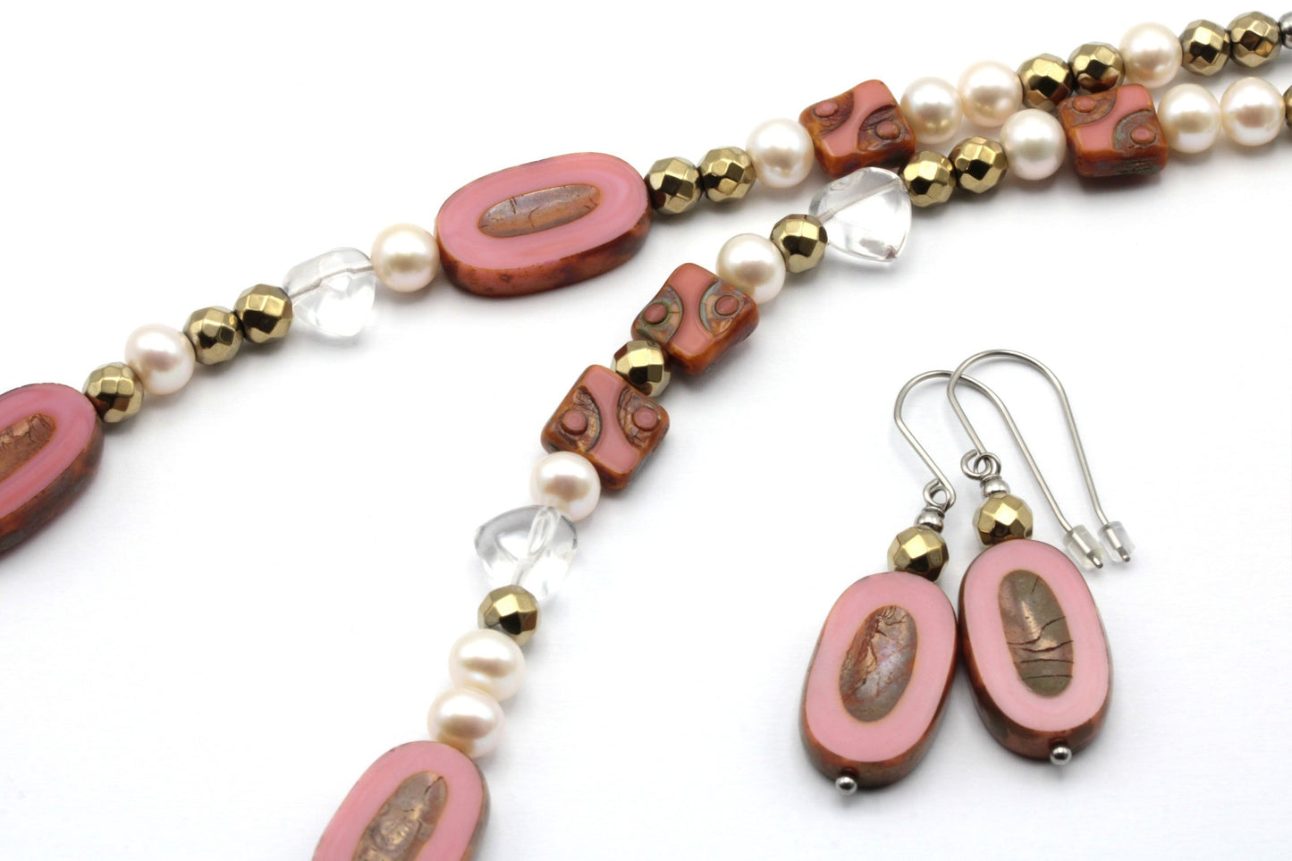 TableCutPearls helmikorusetti